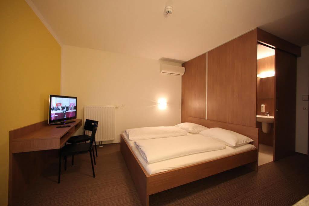 Fair-Price-Hotel Bad Waltersdorf Esterno foto